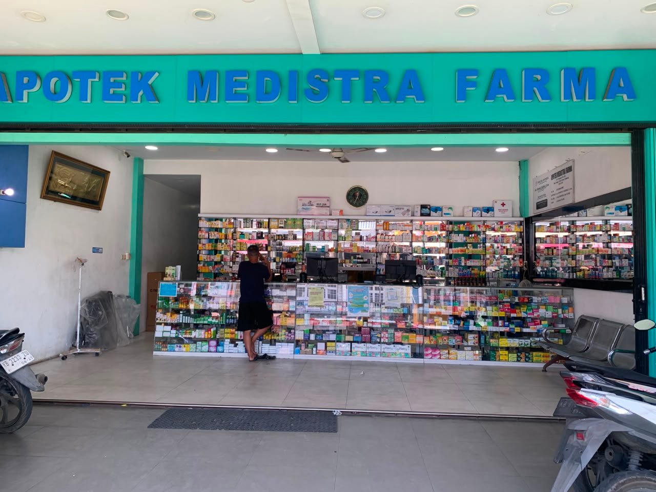Tampak depan Apotek Medistra Farma